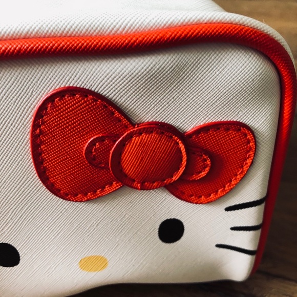 HELLO KITTY-NWT Faux Leather Square Wristlet - Picture 15 of 15